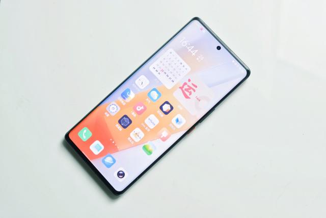 理性讨论，不吹不黑，“中端机”和“旗舰机”到底差在哪？