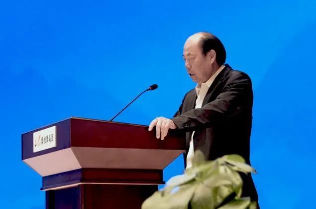 房地产大亨无人进前十是好事，40岁碧桂园杨惠妍成中国地产首富