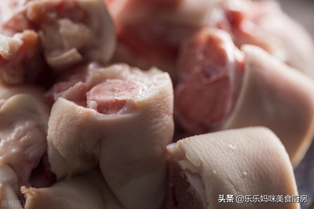 坐月子时，建议常喝的4碗汤，简单又营养，纯母乳喂养无压力