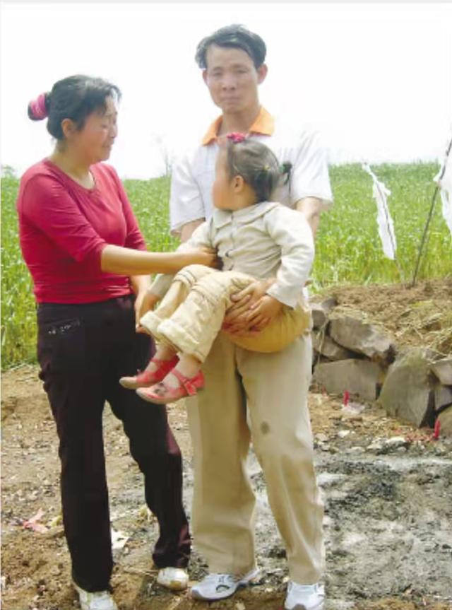 云南3姐弟被认定冻饿而死，警方6年后发不予立案通知书，母亲：冷死为什么衣服脱了？梦到孩子不和我说话