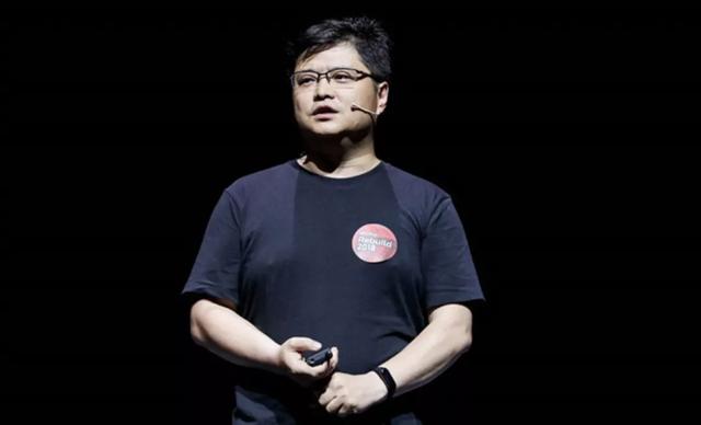 对战马化腾，“不爽”雷军：百亿富豪发迹史