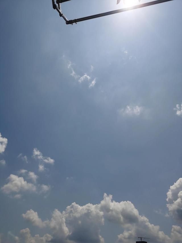今天出太阳了 突然知道想条友们家乡方言 是如何称呼太阳的 全网搜