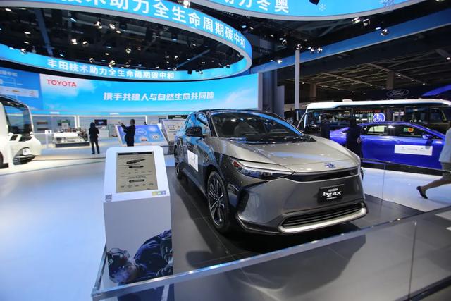 第四届进博会首日，2.1汽车馆越来越有科技范了