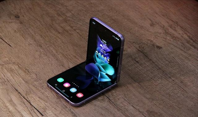 三星ZFlip3：折叠后，就像一个漂亮的眼影盒，女生的福音来了