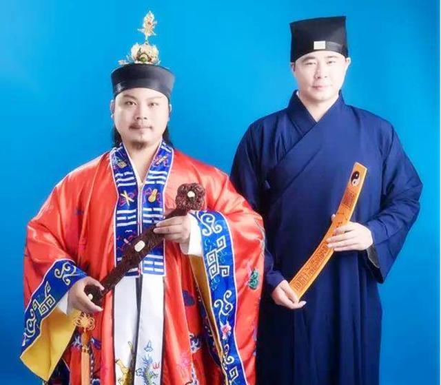 峨眉山猴子:三百多年前的道士驱猴传说：他们将猴子从华山赶到了峨眉山