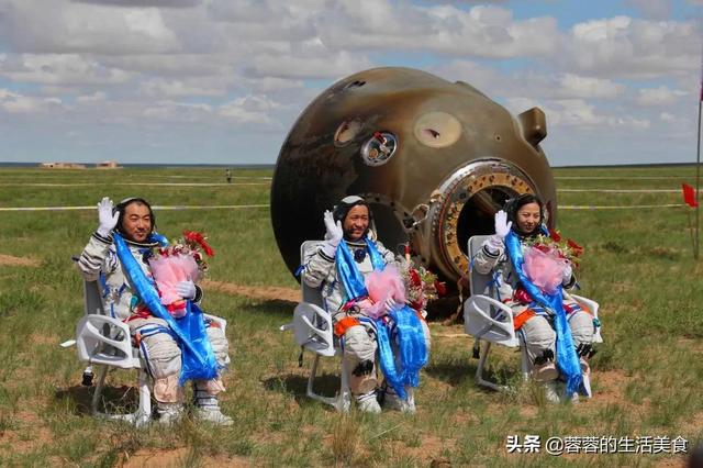 航天员返回地球后，为什么都要坐在轮椅上？