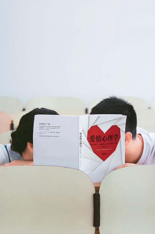 老師教你談戀愛 中國高校婚戀教育開課 九成大學生火熱追捧 中國熱點
