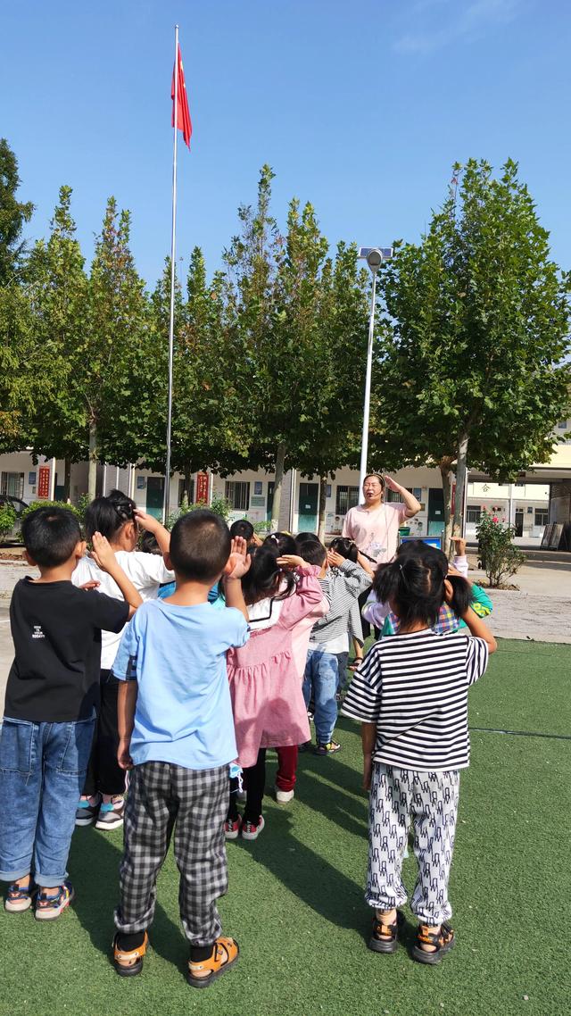 欢度国庆––魏庙镇房村幼儿园