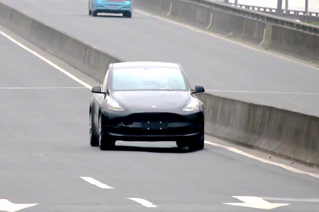 试驾特斯拉Model Y：这玩意儿开起来咋就那么像个“大玩具”？