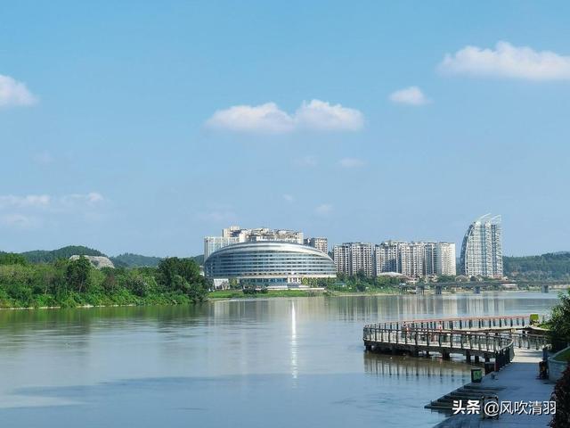 四川最“吃香”的3市，人口多产业强，百强里成都不再“独秀”