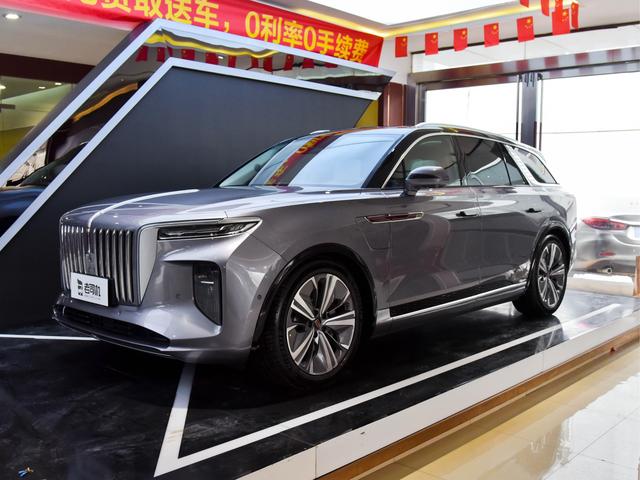 豪华家族6座旗舰SUV，动力堪比V8却不用油，实拍红旗E-HS9