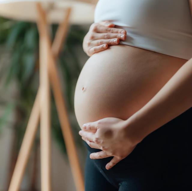 波兰实行最严堕胎法案，婴儿先天缺陷医生不敢堕胎，悲剧了