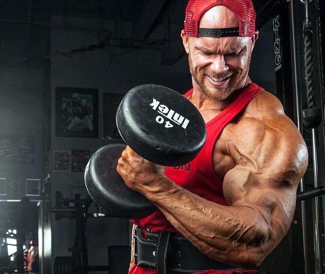 想要孤立刺激肱二头肌,做好三个动作,让你的手臂变得更强壮_健康症状