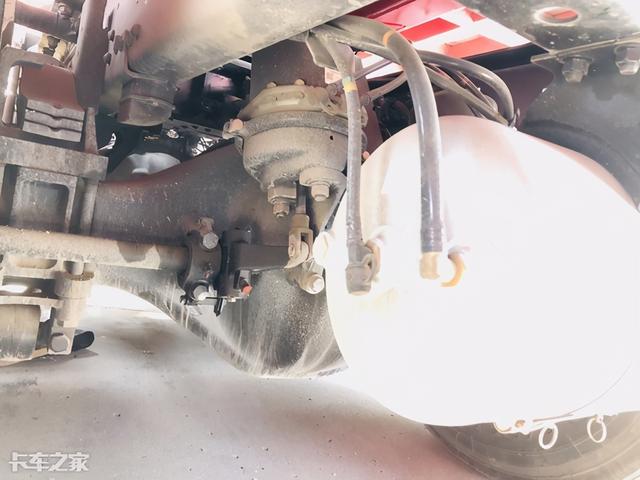 运砂石的货车