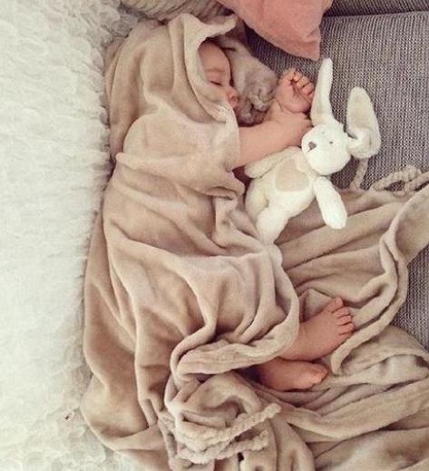 夜晚反复给孩子盖被子，这种做法对吗，宝宝有苦说不出