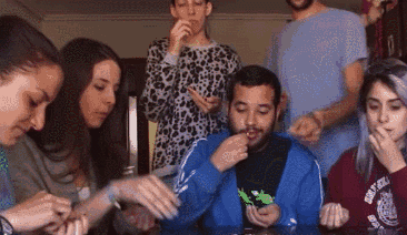 古今中外嗑瓜子都“上瘾”，原来是有科学依据的