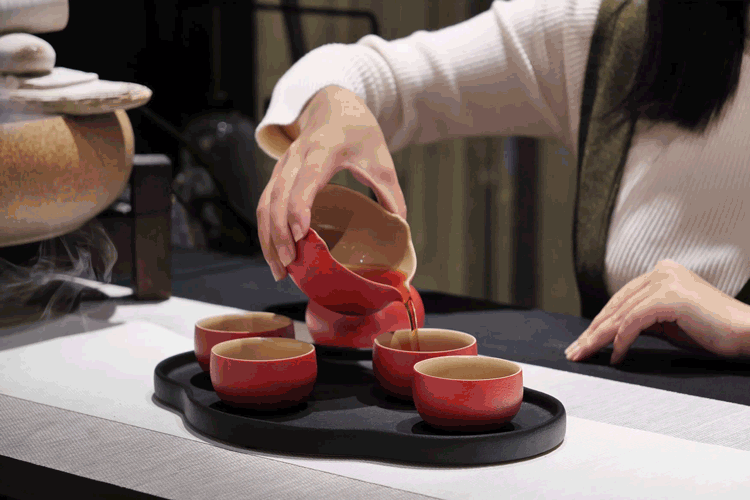 长期喝白开水与长期喝茶的人相比，谁的身体更健康？医生说出答案