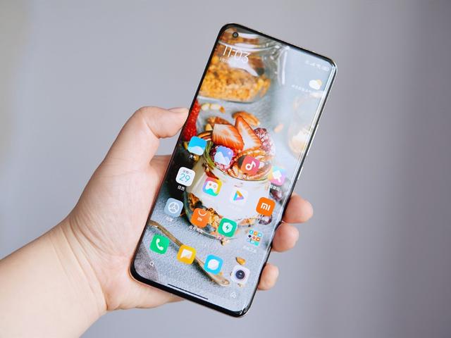 年度“四大旗舰”手机对比，详细分析优点、缺点，谁才是“机皇”