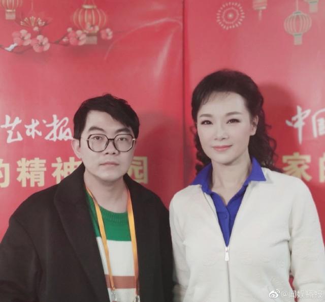 知情人曝大衣哥儿子已离婚，小伟已找新女友，女方颜值不输陈亚男