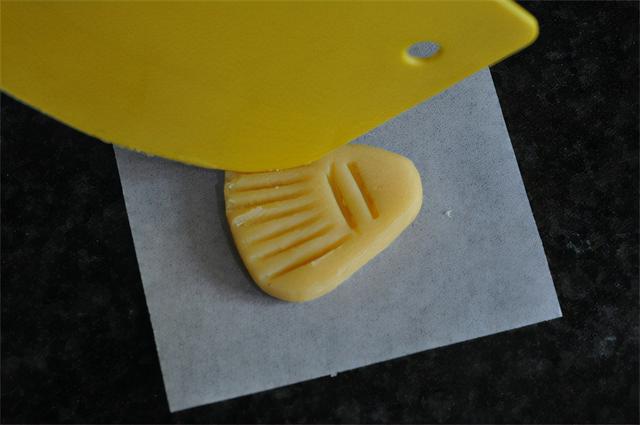 万圣节，给孩子烤盘“扫帚”应应景！酥得掉渣的配方，出炉秒光