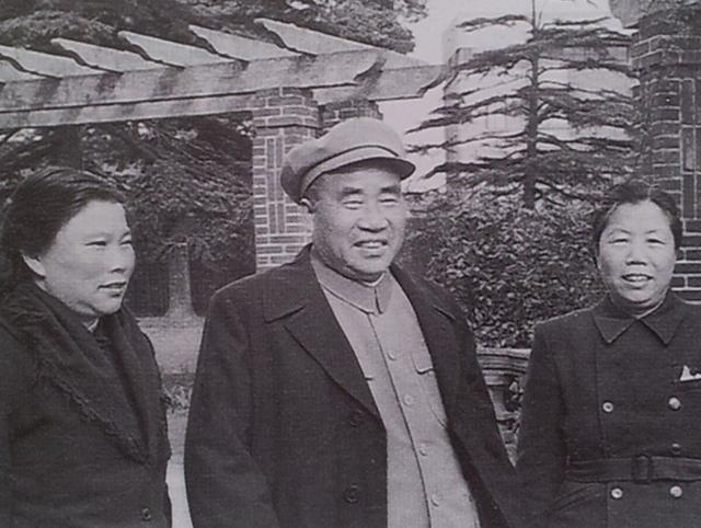 朱德位列十大元帅之首 军衔命令状却不是001号 001号究竟给了谁 全网搜
