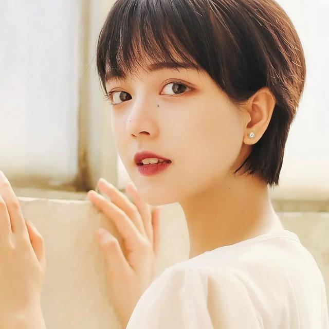 个子矮适合什么发型女（小个子什么发型好看）