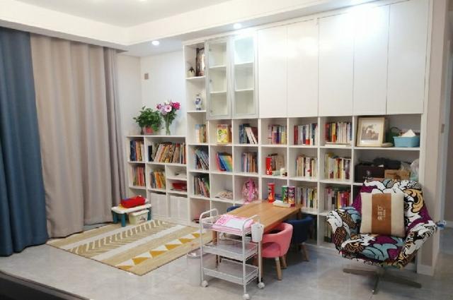幸亏我醒悟及时，趁早将客厅改为书房，孩子学习习惯现在非常好