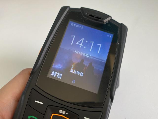 防欺詐玩微信刷抖音，不怕摔不怕水，這款手機特適合老人？
