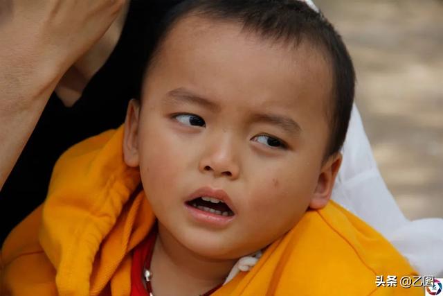 长子一岁确诊脑瘫，父母想再生一个有个依靠，谁知二宝患相同的病