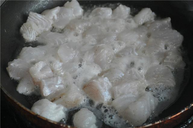 进入秋天，多给孩子吃这种鱼！无鳞又无刺，肉质细嫩特肥美