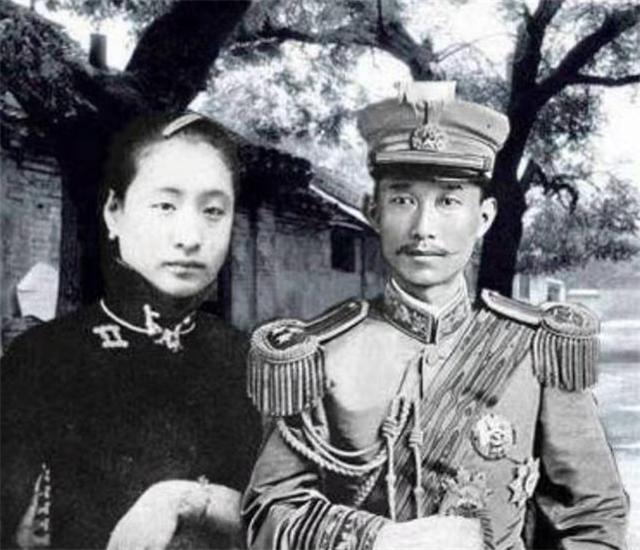 小凤仙的故事:小凤仙：祭奠会上她一袭黑纱送上挽联，却被蔡锷后人讽刺自作多情