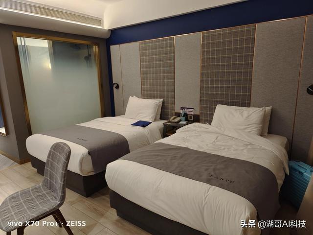 VIVO X70Pro+和OPPO reno6 pro+夜景拍照对比赏析「第2期」