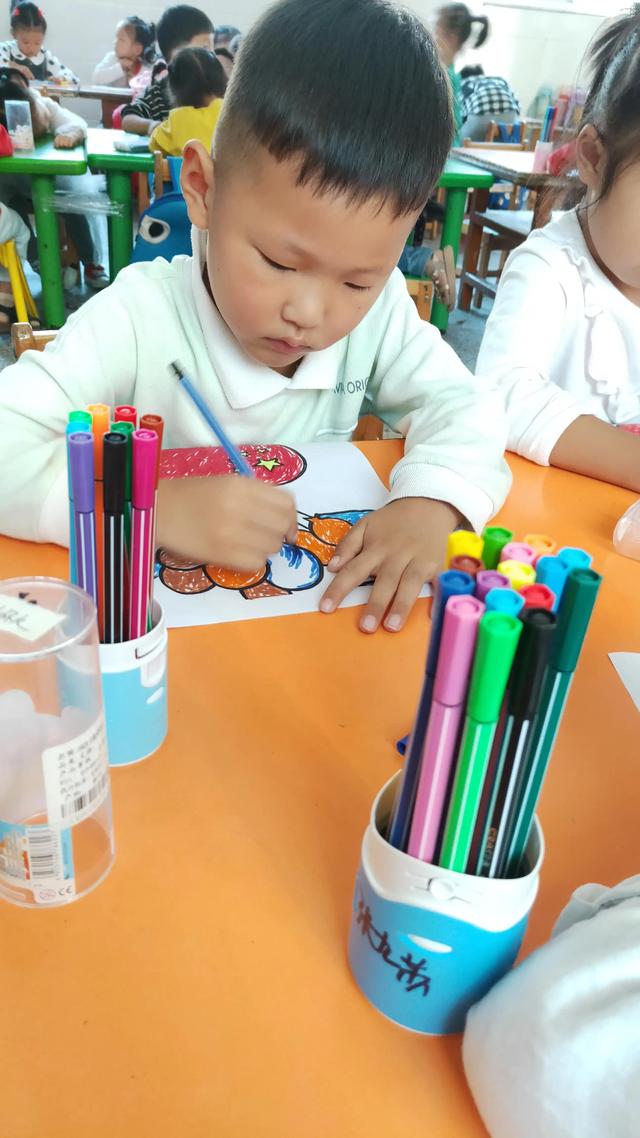 欢度国庆––魏庙镇房村幼儿园