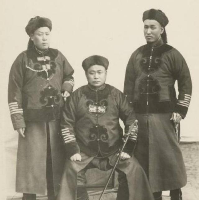 40年代，给毛主席送老虎肉的耿飚，后来怎么样了？