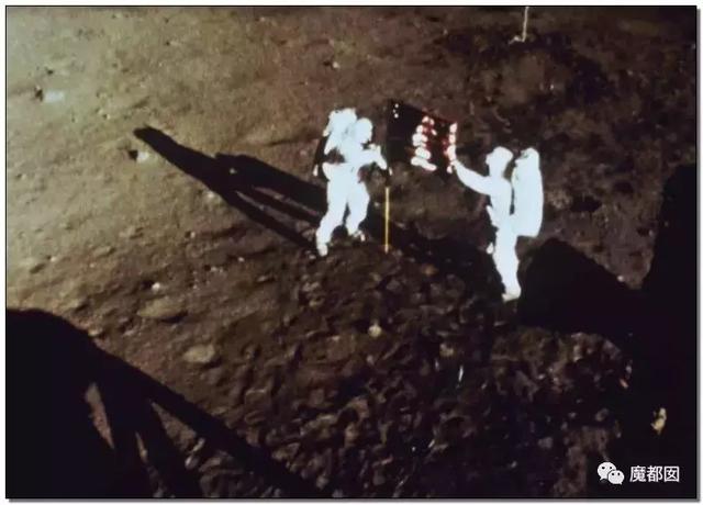 月球背面恐怖的现象，燃爆！中国第一个登陆月球背面，揭开永恒的恐怖黑暗面！