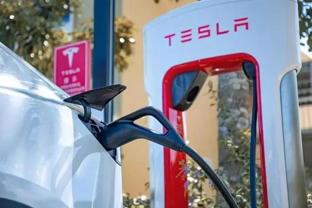 特斯拉Model Y登顶SUV销量榜，电动车销量即将暴涨？