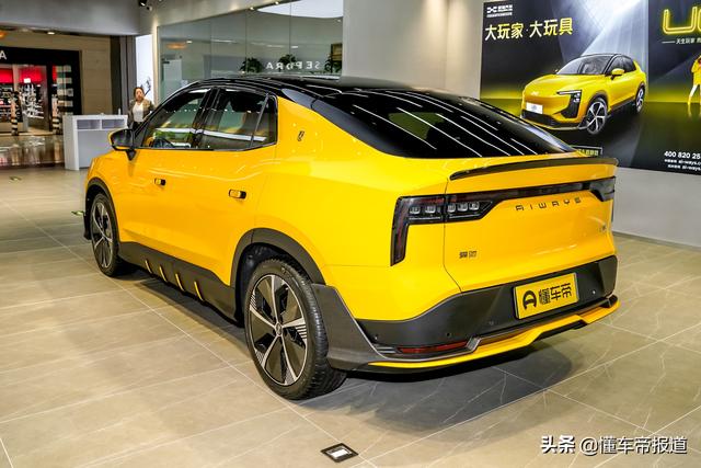 新车｜开车像开星际战舰？爱驰U6静态解析：挡把新颖 或售20万以上