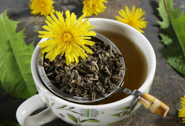 长期喝茶的人与喝白开水的人相比，哪种更健康？早了解早受益