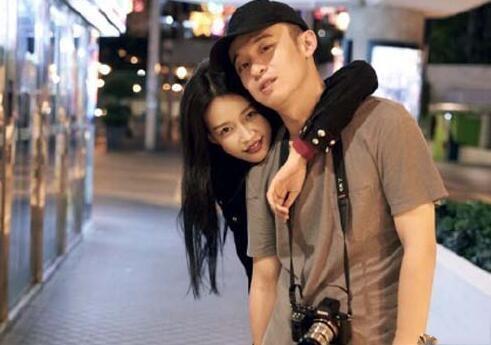 孙怡的老公是谁:孙怡结婚三周年晒董子健合照，与三年前一模一样，配文才是大亮点