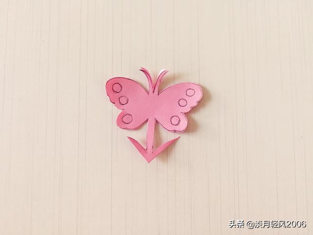 幼儿手工，用一张正方形纸剪四个蝴蝶，好学又好看