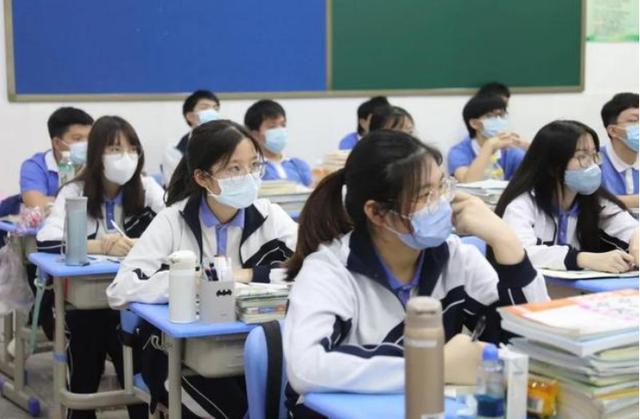 课后延时服务实行一周，家长和老师直呼受不了，新的问题又出现了