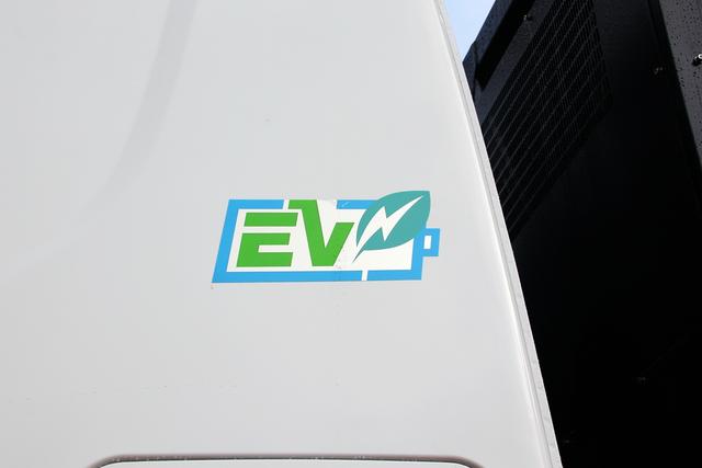 交付上千辆！红岩杰狮H6纯电动重卡 3分钟换电，动力不输柴油机