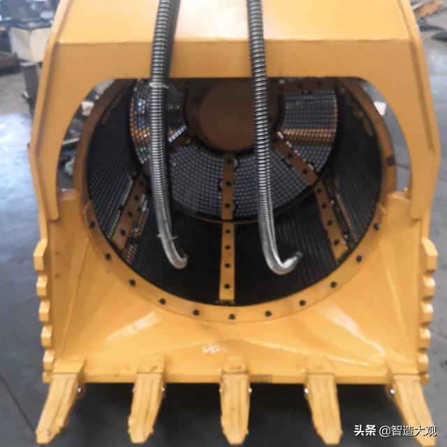 挖掘机是怎么上破碎机的_挖掘机破碎锤安装步骤