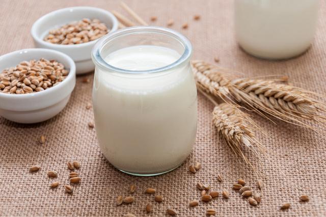 年过50岁会“断崖式”衰老？医生提醒：饮食需注意，均衡5种物质