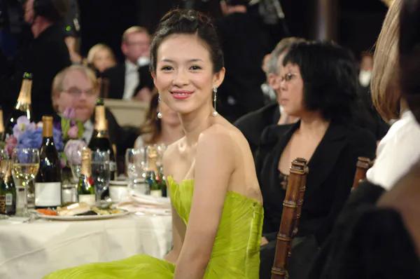 放弃撒贝宁又如何，嫁皮裤汪抚养继女，章子怡照样活成人生赢家