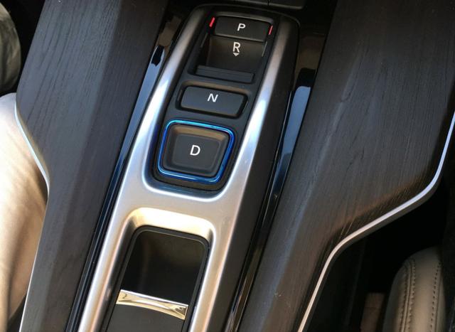 本田首款氢能源汽车，车长5米轴距2米7，充氢3分钟续航750km