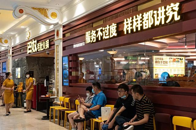 海底捞也捞不动了？误判疫情将关300家店，市值蒸发3600亿港元