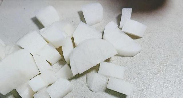 深秋已到，再忙也要给家人喝这道润肺汤，润肺去秋燥，顺利过秋天