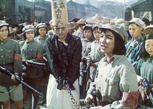 演员陈强:恶霸专业户陈强，曾两次险些丧命，去世后刘晓庆为何会伤心痛哭