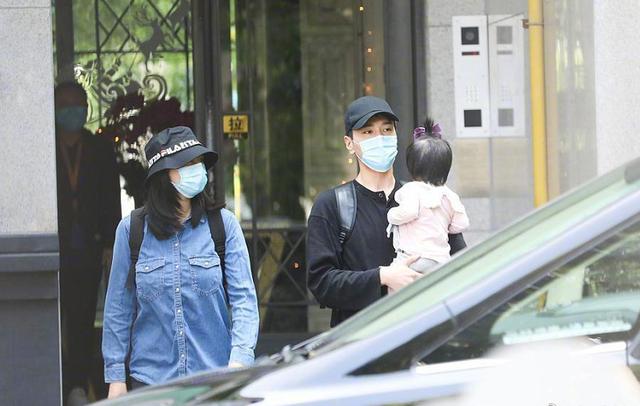 高圆圆公开女儿长相，称女儿是翻版赵又廷，父女俩长得超像